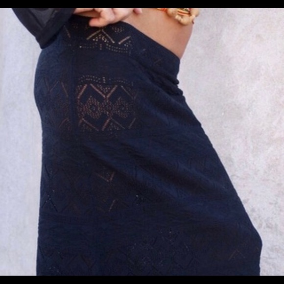 UNITED COLORS OF BENETTON BLACK CROCHETED SKIRT - Picture 3 of 10